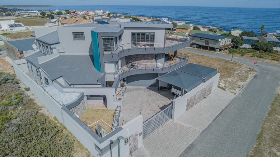 4 Bedroom Property for Sale in Perlemoenbaai Western Cape